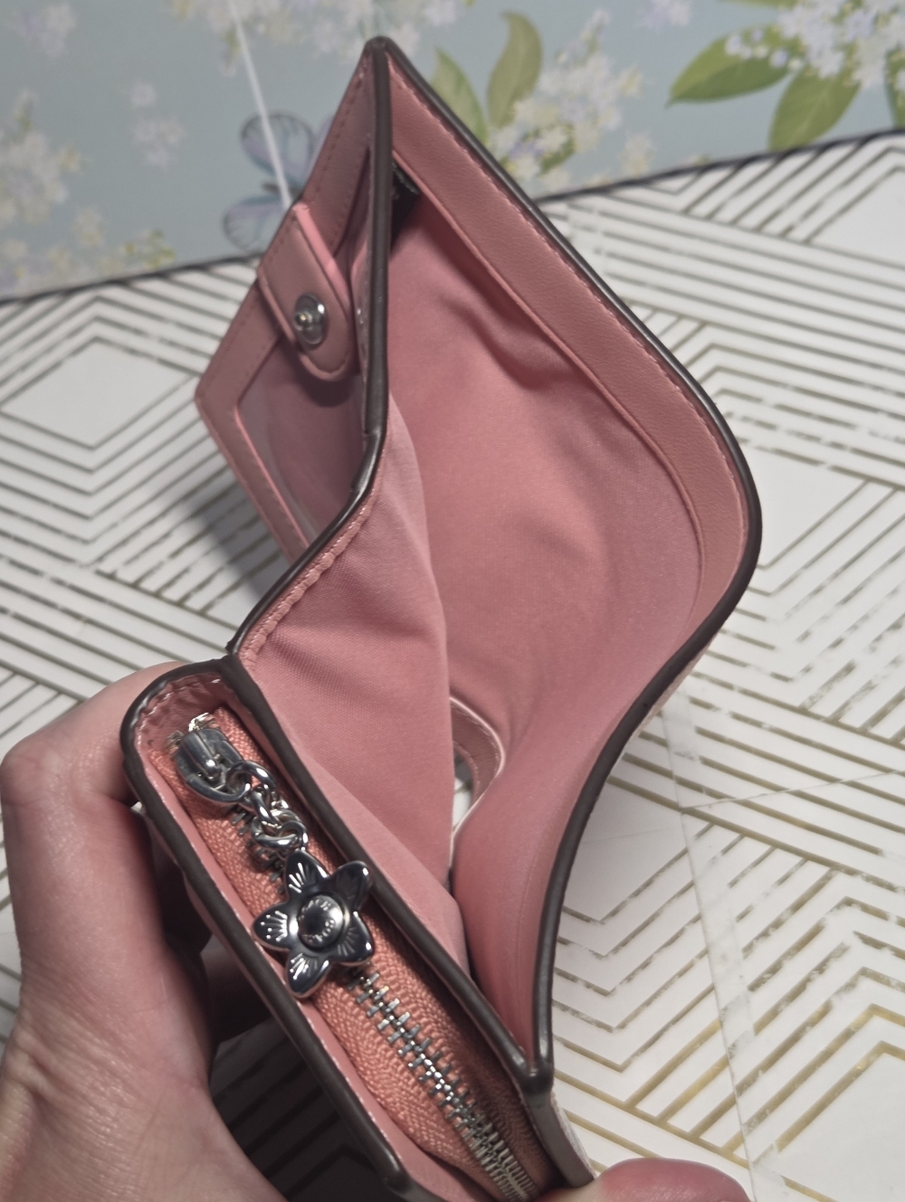Coach Bubblegum Pink Daisy Snap Wallet Like New Boxed - Picture 10 of 14